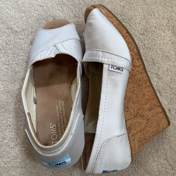 TOMS women wedges size 7 GUC due to white only ! - Picture 9 of 10